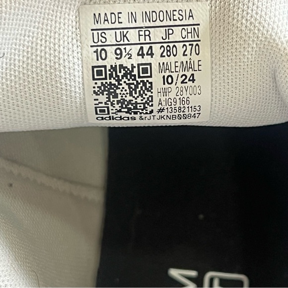 Adidas Men's Classic White Sneakers - Picture 5 of 5